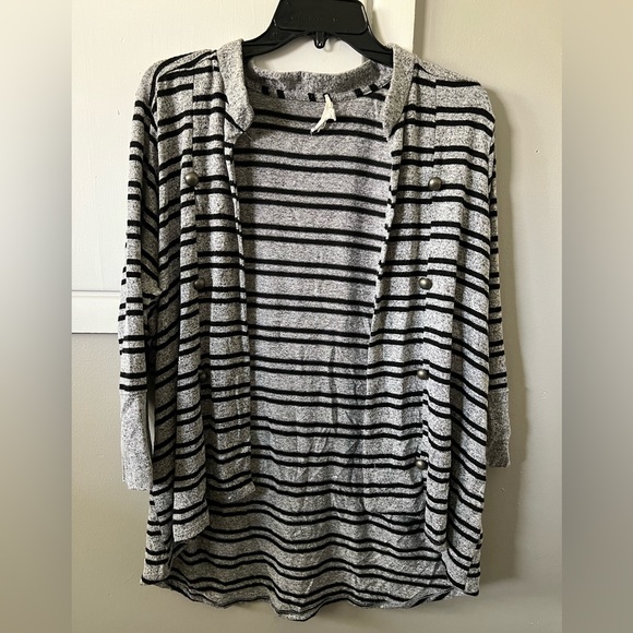 PLUS SIZE Maurices Open Striped Light Cardigan with Buttons, Women’s Plus Size 2 - Picture 1 of 4